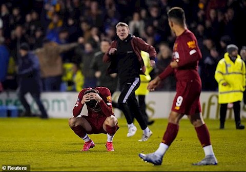Shrewsbury 2-2 Liverpool Salah tấu hài với đường chuyền ra biên hình ảnh