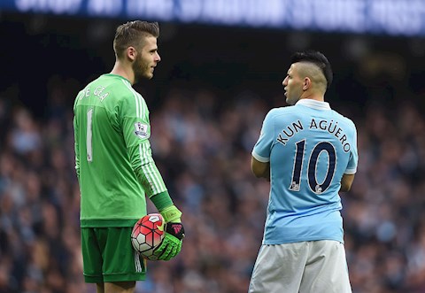 Đụng độ đường phố, De Gea giơ “ngón tay thối” tặng Aguero