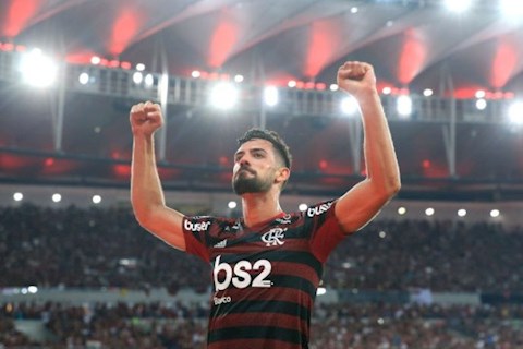 Trung vệ người Brazil đã thuộc về Arsenal?