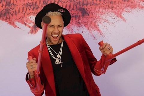 Neymar bất ngờ tổ chức sinh nhật giản dị
