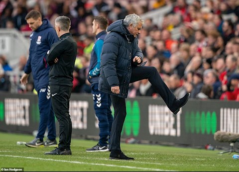 Middlesbrough 1-1 Tottenham: HLV Jose Mourinho