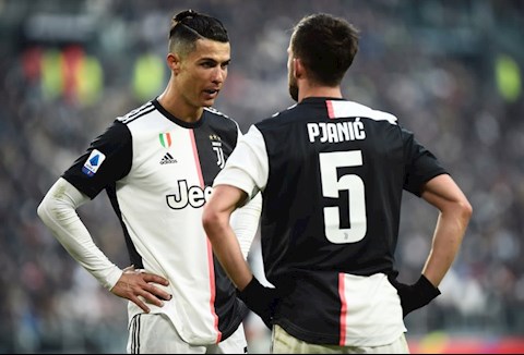 Juventus 4-0 Cagliari Ronaldo rực sáng, Lão bà mở màn 2020 đầy tưng bừng hình ảnh 5