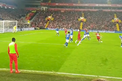 Phản ứng tuyệt vời của Sadio Mane sau bàn thắng của Curtis Jones