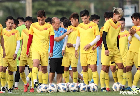 ẢNH Cầu thủ U23 Việt Nam trầm trồ khi thầy Park phô diễn kỹ thuật hình ảnh 2