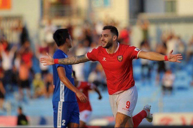 Hạ gục Quảng Nam, tân binh Hà Tĩnh lọt vào Top 8 đầy ngoạn mục