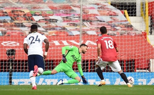 Bruno Fernandes tức giận với HLV Solskjaer