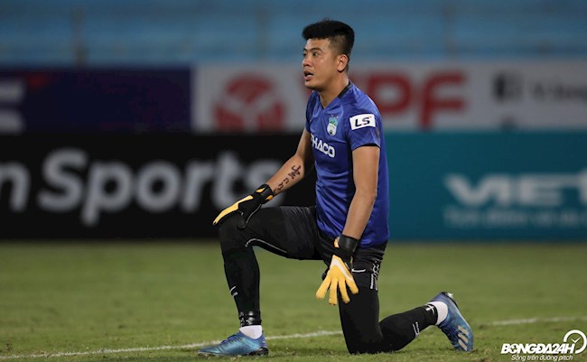 ẢNH: Hai sai lầm nghiêm trọng của Bửu Ngọc dẫn tới trận thua thảm của HAGL