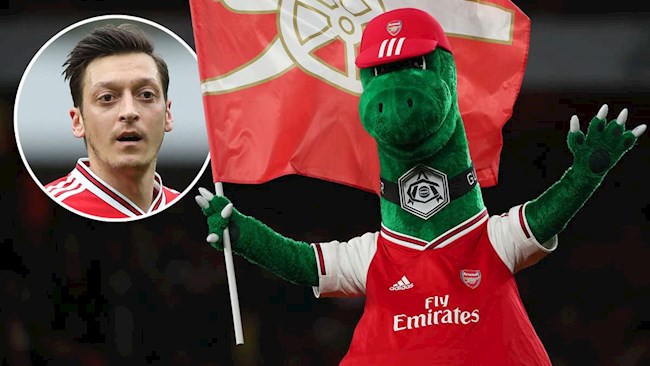 Mesut Ozil trả tiền nuôi linh vật và Arsenal trở nên rất tệ hại! hình ảnh