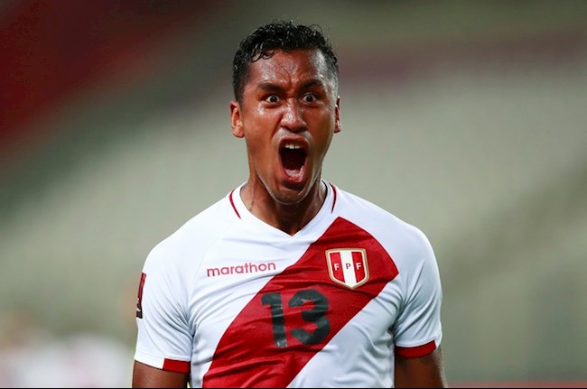 Renato Tapia lai dua Peru vuon len dan 2-1