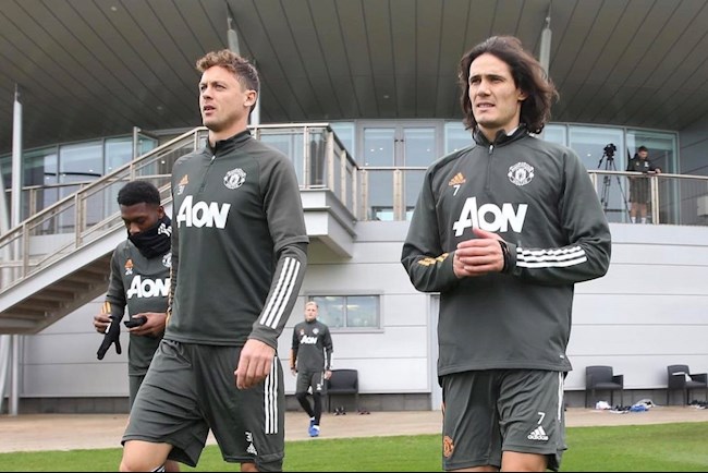 Hình ảnh đầu tiên của Cavani trên sân tập MU