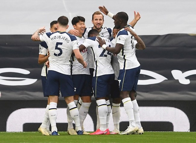 Lập cú đúp vào lưới West Ham, Kane xô đổ kỷ lục của Henry và Rooney