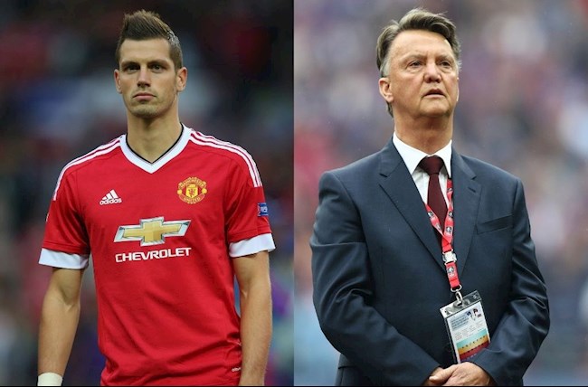 Sau Rafael, tới lượt Schneiderlin oán trách Van Gaal