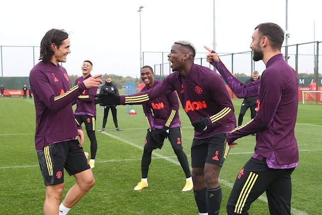 ẢNH: Pogba đầu têu đồng đội bắt nạt Cavani