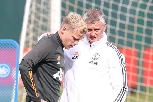 Không sử dụng Donny van de Beek, MU bị chỉ trích dữ dội