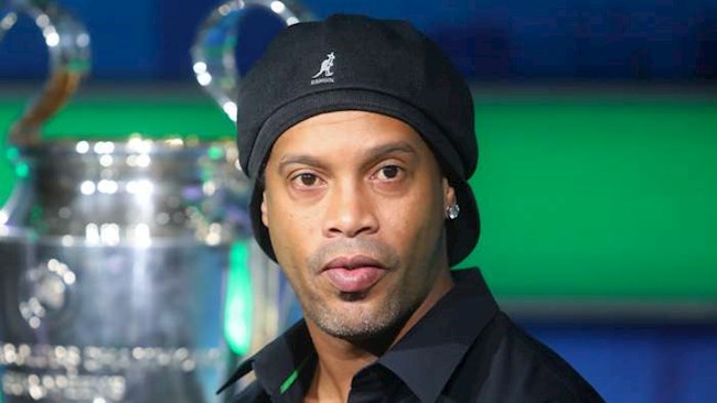 Mới mãn hạn tù, Ronaldinho đã dương tính với Covid-19 hình ảnh