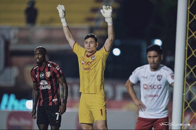 Tiếp tục cứu thua không tưởng, Văn Lâm ghi điểm với tân HLV trưởng Muangthong Utd