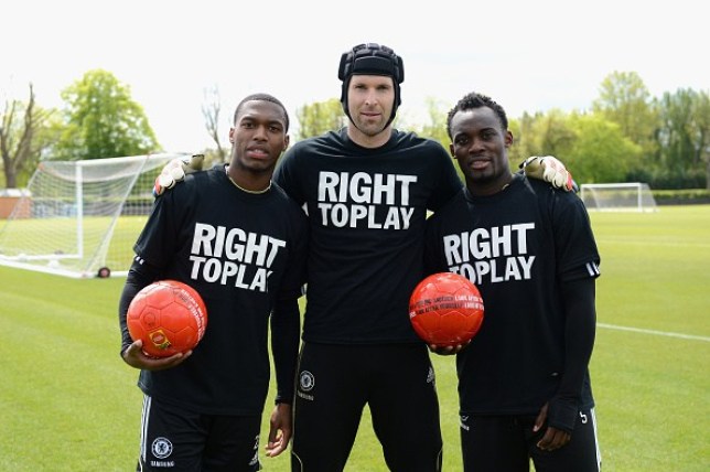 Michael Essien  lên tiếng về sự trở lại của thủ môn Petr Cech hình ảnh