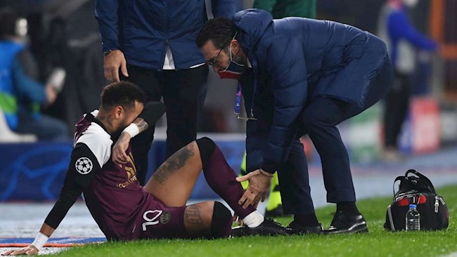 Neymar rớm nước mắt rời sân vì chấn thương hình ảnh