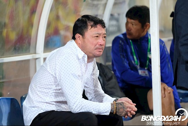 HLV Trương Việt Hoàng chia sẻ tình trạng chấn thương của Khắc Ngọc