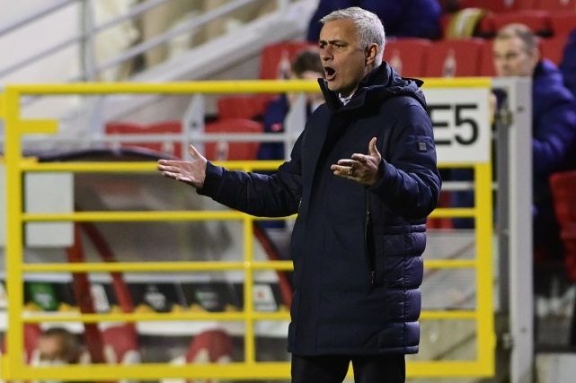 HLV Jose Mourinho phát biểu sốc sau trận thua ở Europa League hình ảnh