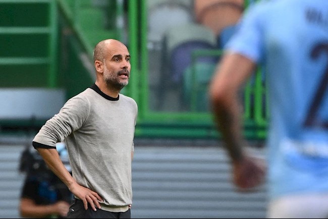 Pep Guardiola cam kết tương lai với Man City