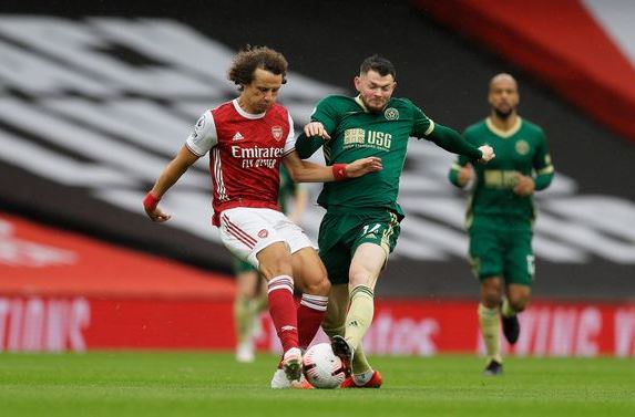 Arsenal vs Sheffield Pepe David Luiz tranh bong