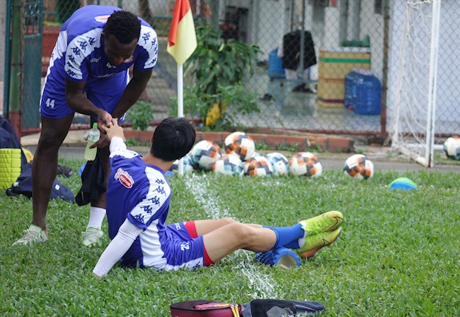 Hoàng Thịnh tiết lộ bất ngờ về chấn thương của Công Phượng