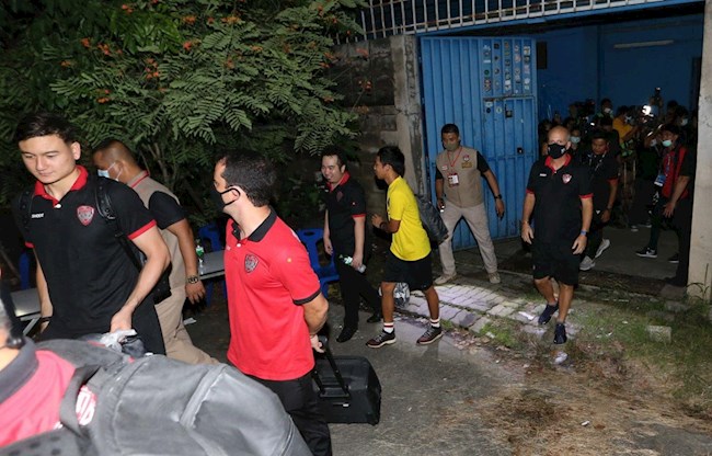  Văn Lâm và Muangthong Utd được xử thắng sau sự cố mất điện hình ảnh