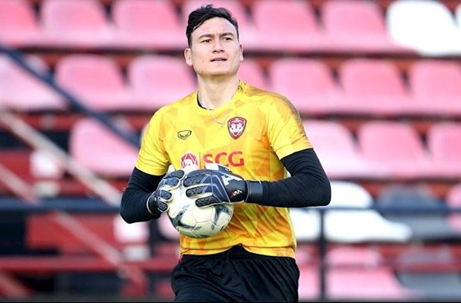 Muangthong Utd tố Văn Lâm vô kỉ luật, đưa ra tối hậu thư