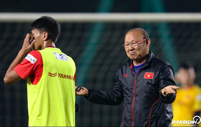 HLV Park Hang Seo khen ngợi bóng đá Việt Nam trên báo châu Á