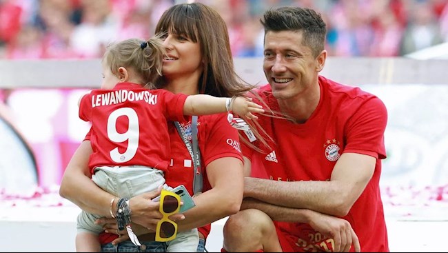 Robert Lewandowski và cô vợ Anna: Nhà nào mà chả có nóc!