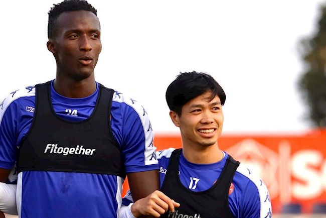 Chuyện bây giờ mới kể: Ngoại binh TP HCM chỉ cho Công Phượng 4 điểm