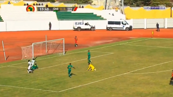 Siêu sát thủ Sadio Mane bỏ lỡ cơ hội khó tin