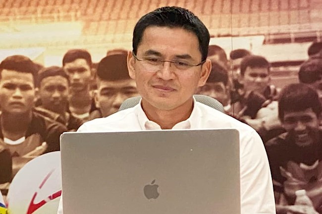 HLV Kiatisuk tiết lộ lý do gia nhập HAGL, đặt mục tiêu vô địch V-League