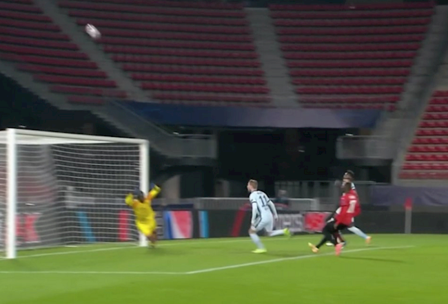 Bỏ lỡ cơ hội khó tin, Timo Werner bị chỉ trích dữ dội