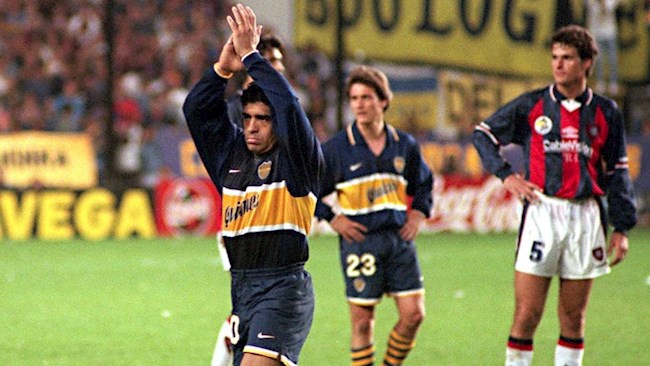Ben do cuoi cung cua Maradona trong su nghiep cau thu la CLB Boca Juniors. Ong chinh thuc giai nghe vao nam 1997
