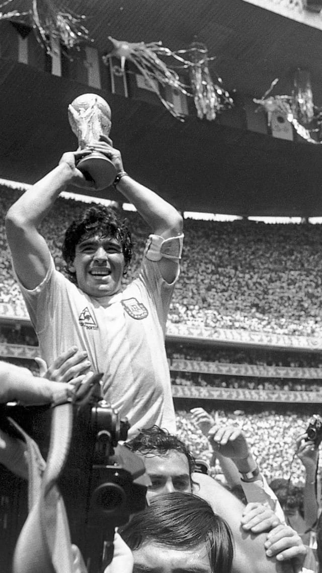 Maradona va chuc vo dich World Cup 1986 cung DT Argentina