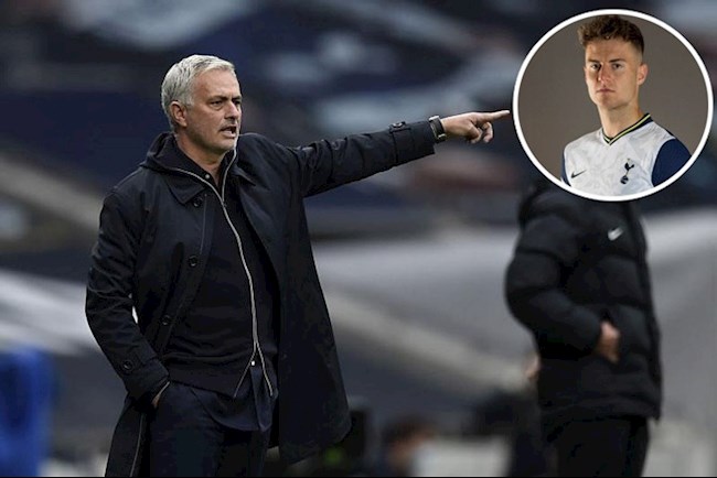 HLV Mourinho xác nhận trao cơ hội cho trung vệ Joe Rodon hình ảnh
