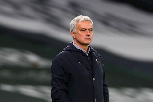 Mourinho bắt học trò tập lúc 12h sau trận hoà LASK