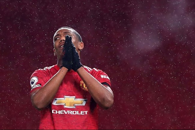 Vừa đến sân tập của MU, Anthony Martial đã bị đuổi về