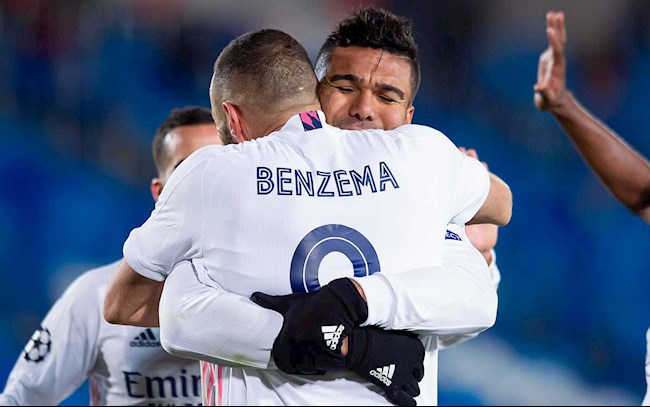 Ket qua C1 Real Madrid vs Gladbach: Benzema lap cu dup dua Real vao vong sau