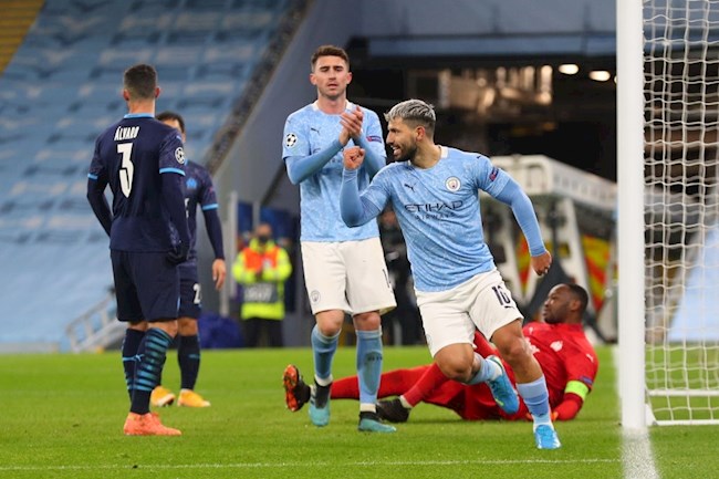 Aguero tái xuất, Man City chạy đà hoàn hảo trước derby