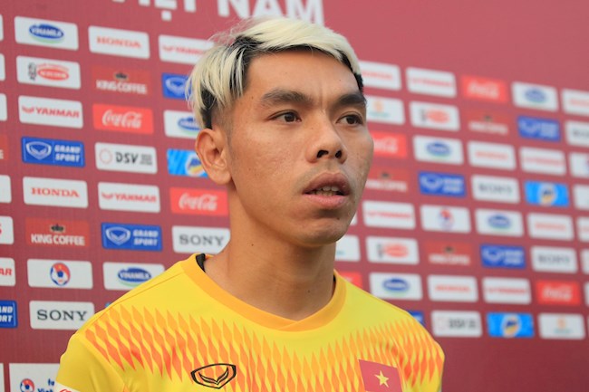Tân binh ĐT Việt Nam chủ động xin kết thúc phỏng vấn vì... HLV Park Hang Seo