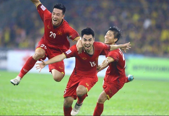 NGÀY NÀY NĂM XƯA ĐT Việt Nam tiến gần chức vô địch AFF Cup 2018 hình ảnh