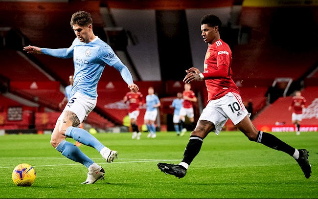 Fred xoay compa biến De Bruyne thành trò hề