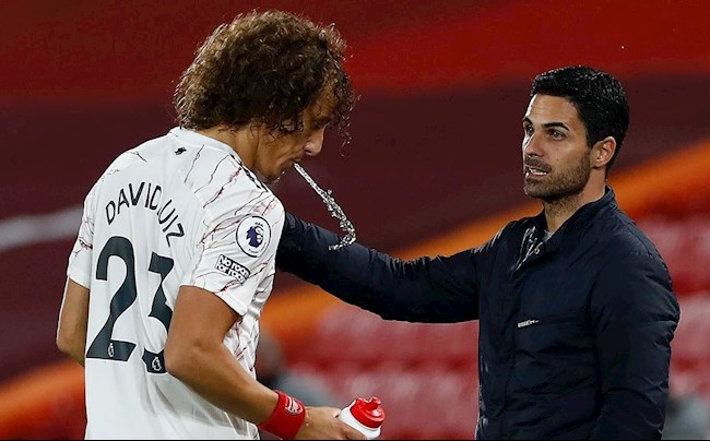 BIẾN CĂNG: HLV Arteta và David Luiz cạch mặt nhau tại Arsenal