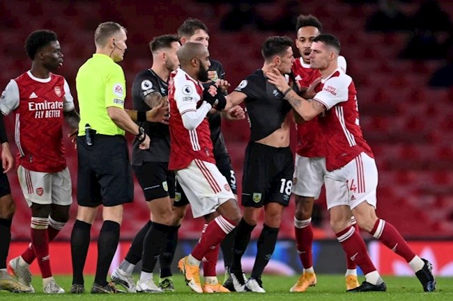 Arsenal lục đục nội bộ sau thất bại trước Burnley