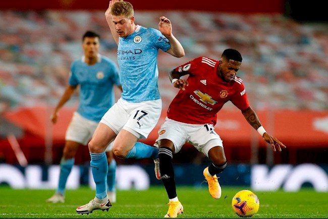 Rio Ferdinand: Các cầu thủ MU không nên thân thiết với Man City