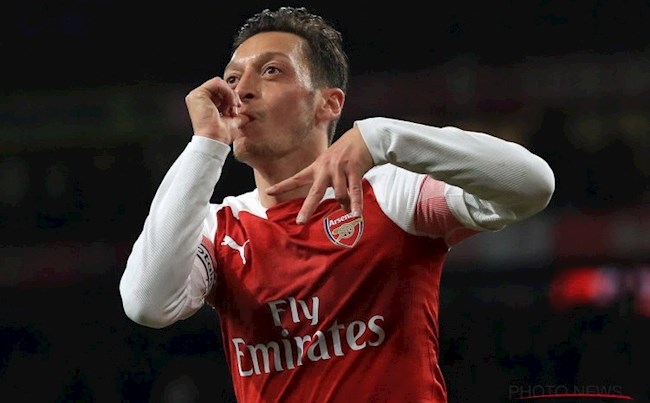 Ozil cam kết một lòng trung thành với Arsenal dù bị bạc đãi hình ảnh