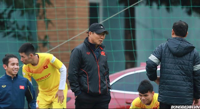 HLV Park Hang Seo rèn quân bằng loa công suất lớn